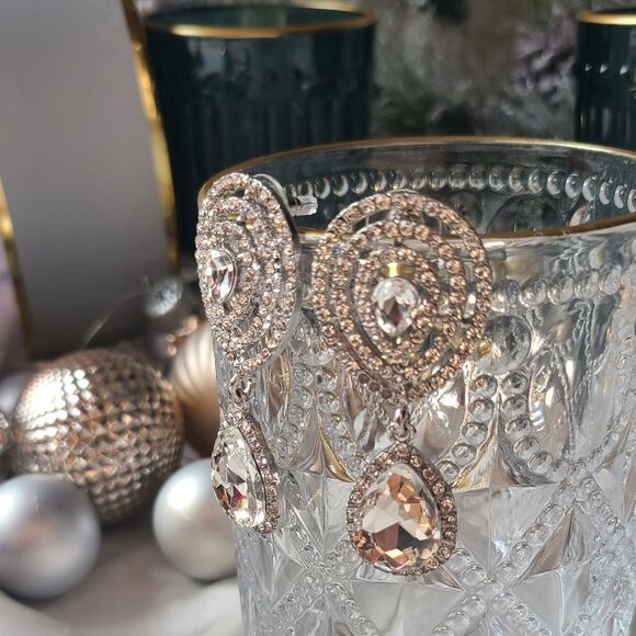 🆕️Holiday Collection// Elegant earrings - Picture 1 of 1
